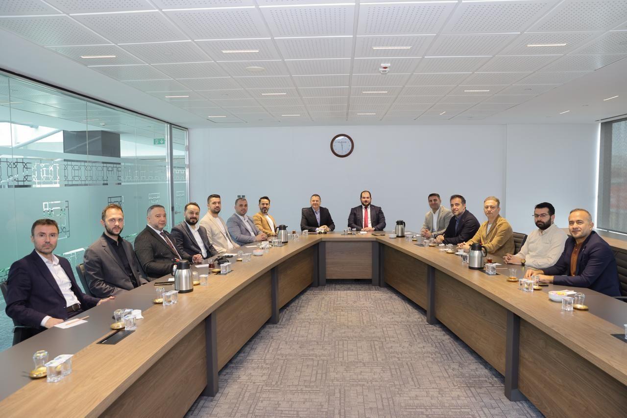 OGD ve MÜSİAD heyetlerinin toplantı odasındaki görüşmesi